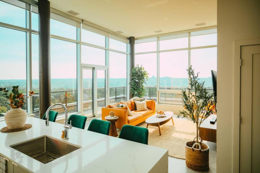 New - Luxury 2Br Penthouse Apt In Central ハリファックス エクステリア 写真