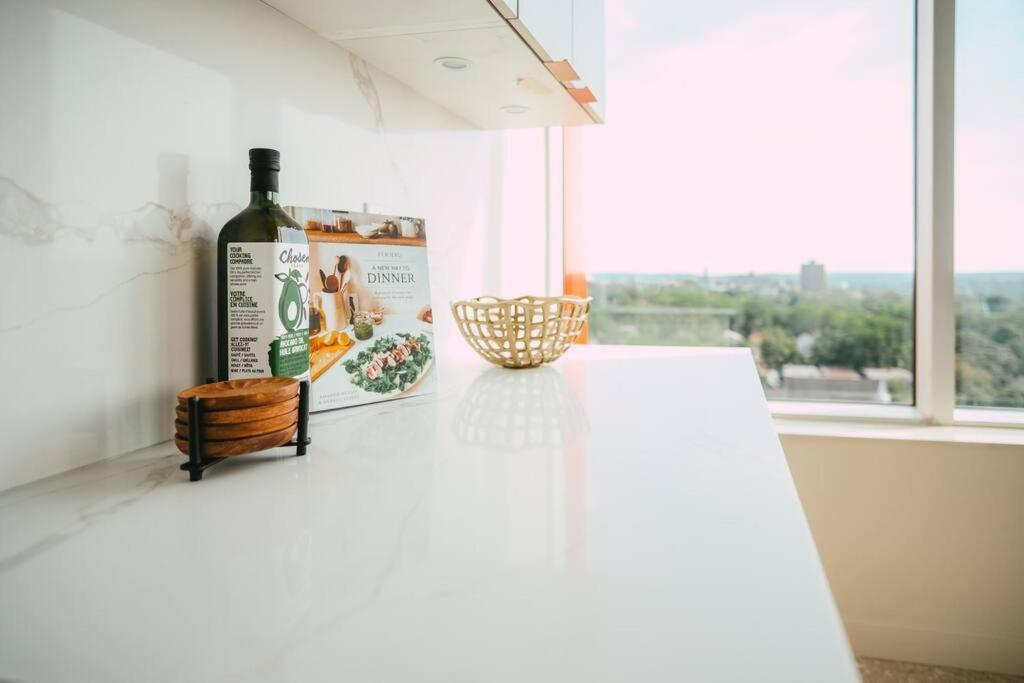 New - Luxury 2Br Penthouse Apt In Central ハリファックス エクステリア 写真