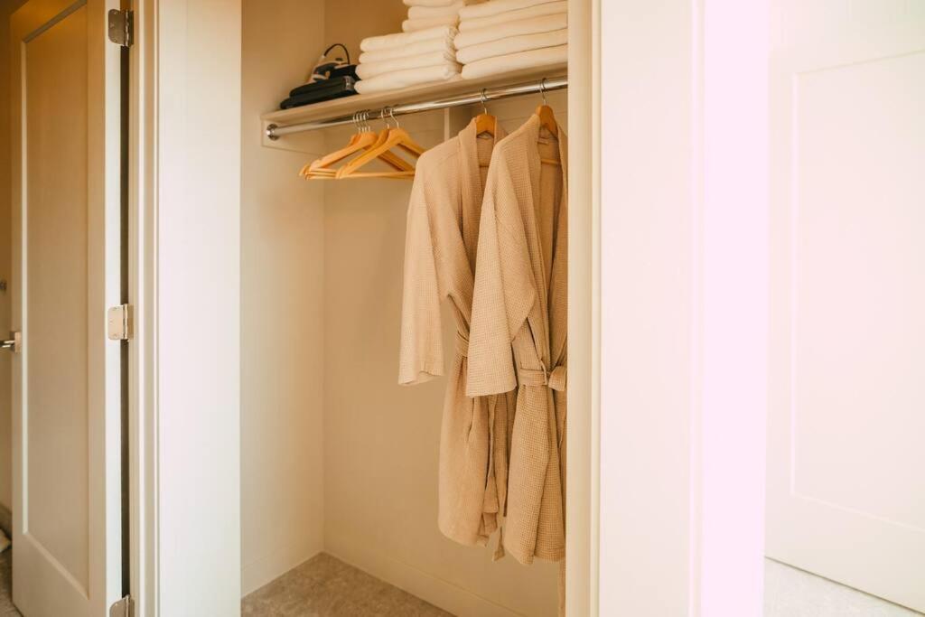 New - Luxury 2Br Penthouse Apt In Central ハリファックス エクステリア 写真