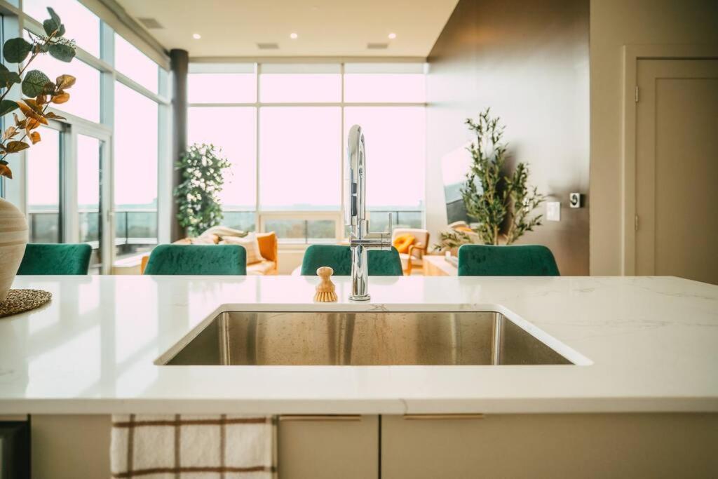 New - Luxury 2Br Penthouse Apt In Central ハリファックス エクステリア 写真