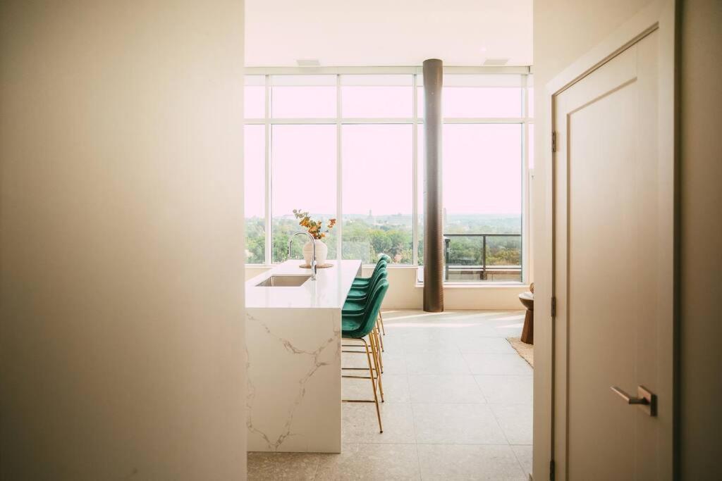 New - Luxury 2Br Penthouse Apt In Central ハリファックス エクステリア 写真