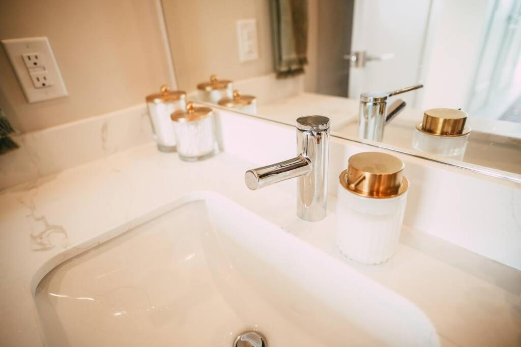 New - Luxury 2Br Penthouse Apt In Central ハリファックス エクステリア 写真
